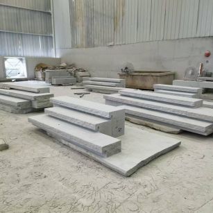 清远 整石台阶（大面火烧+侧面自然面），出货前厂内拼装