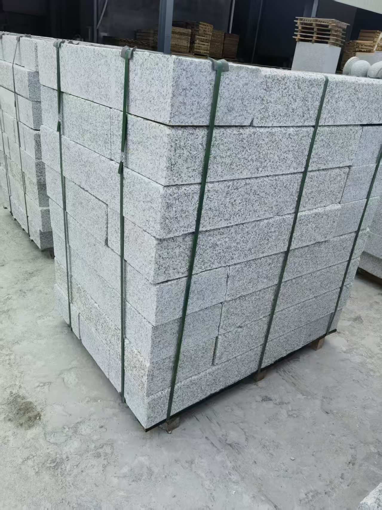 清远 芙蓉白火烧两面路沿石