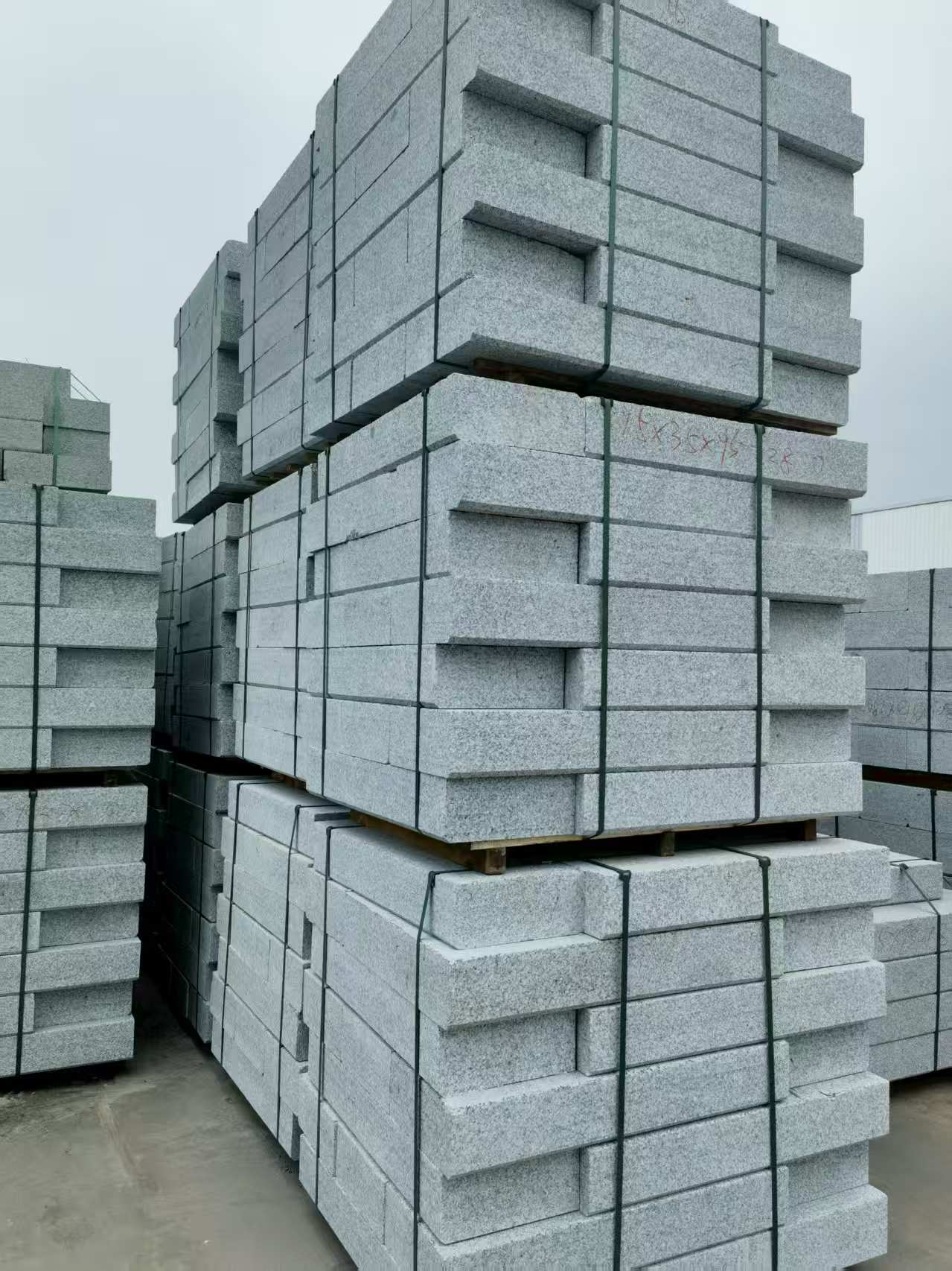 清远 路沿石，板板正正的路沿石