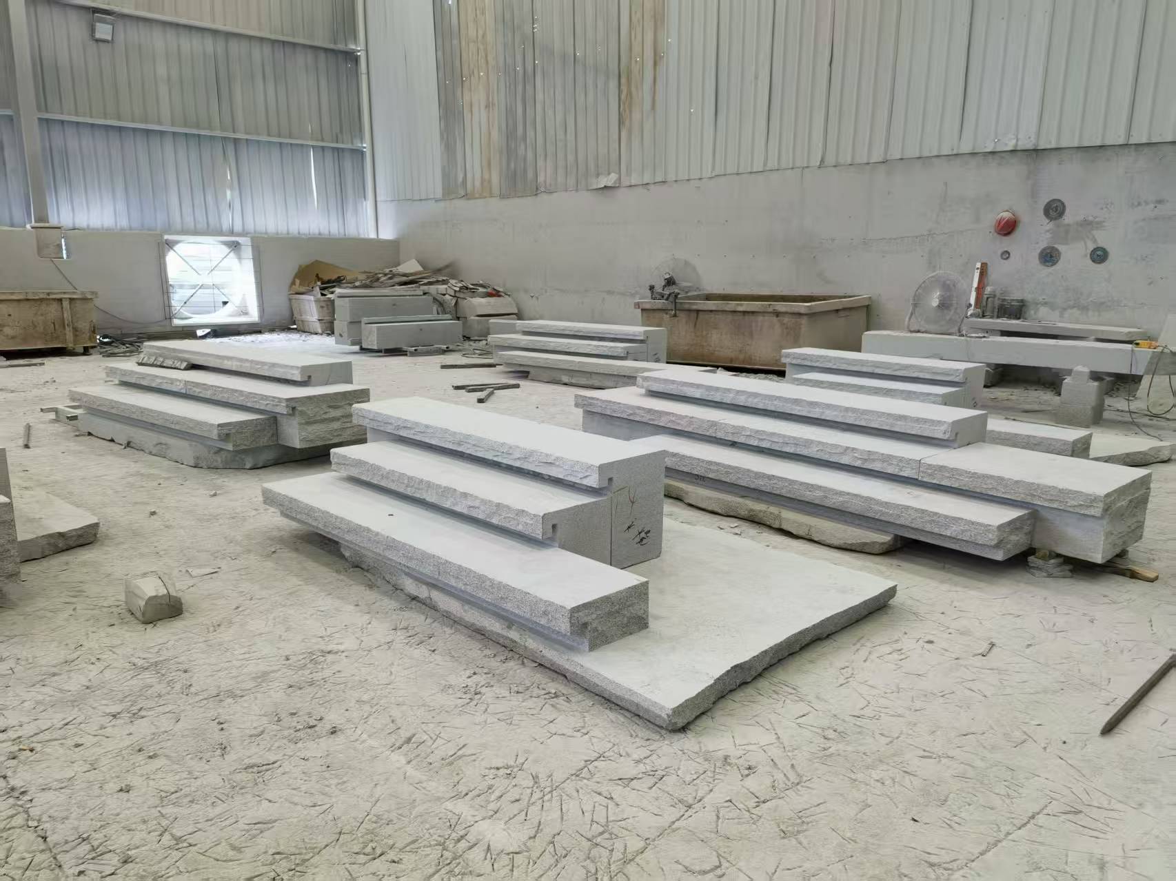 清远 整石台阶（大面火烧+侧面自然面），出货前厂内拼装