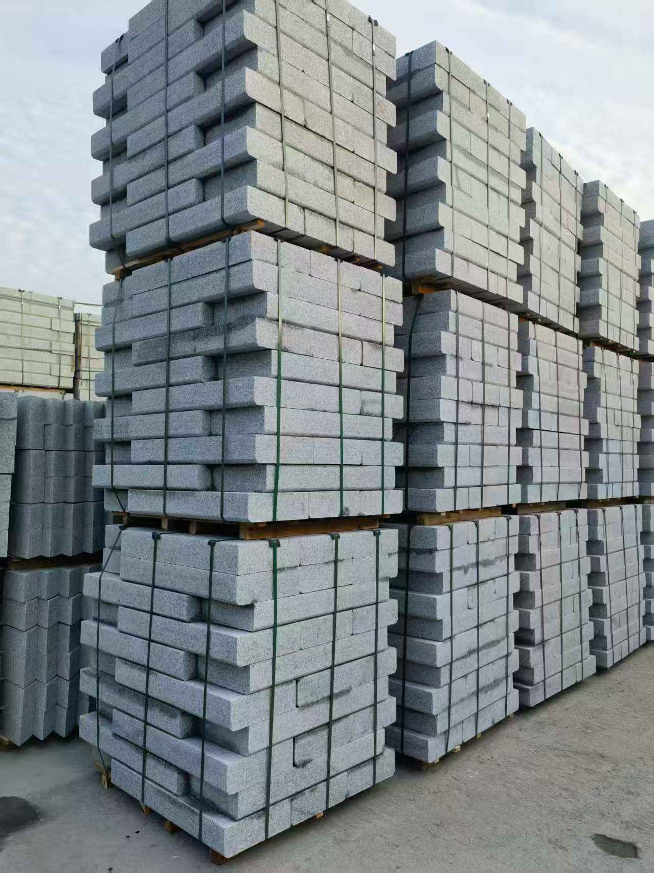 清远 路沿石（路侧石），颜色一致，尺寸标准