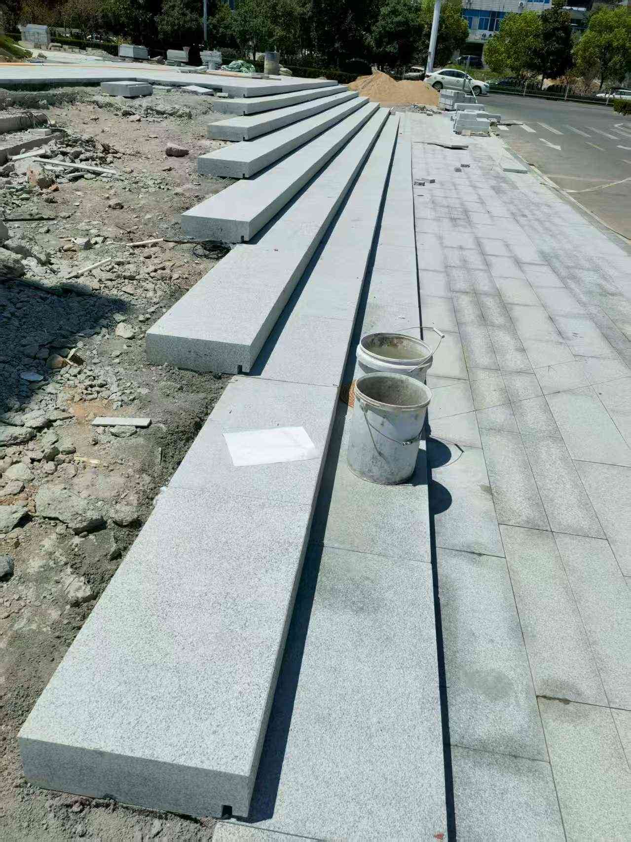 清远 芝麻白整石台阶，施工现场