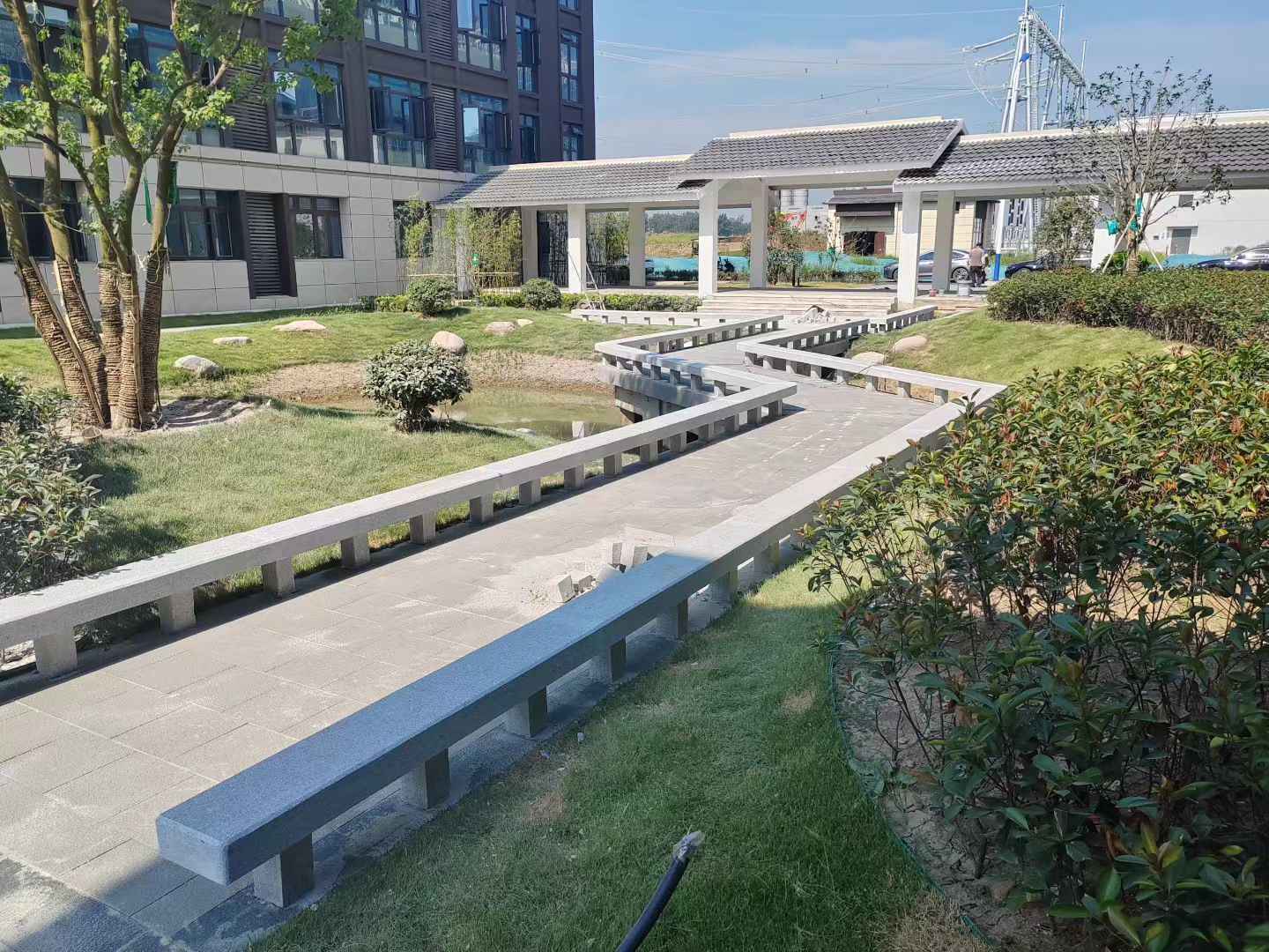 清远 芝麻灰小区坐凳&栏杆安装效果