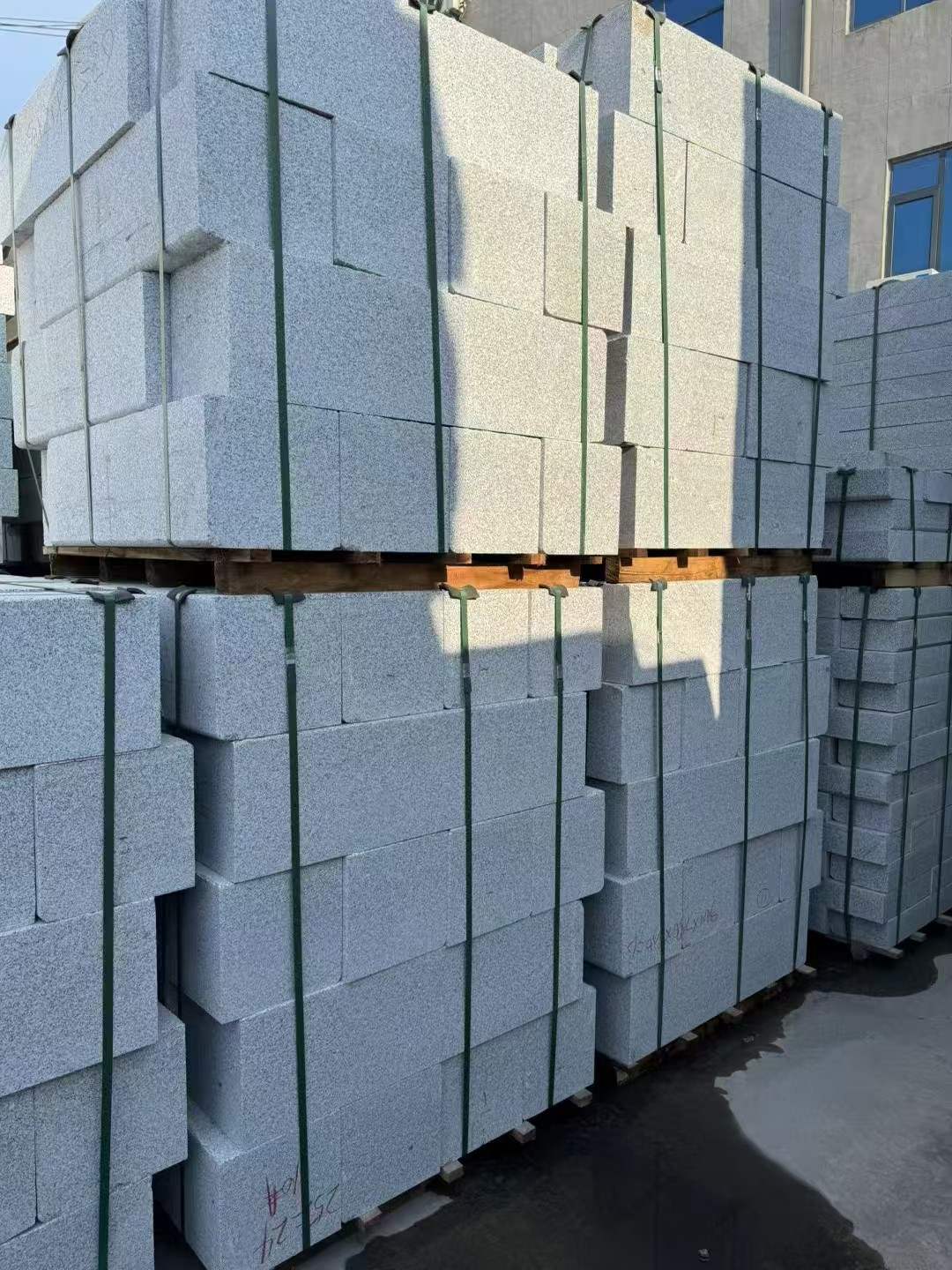 清远 芝麻白路沿石